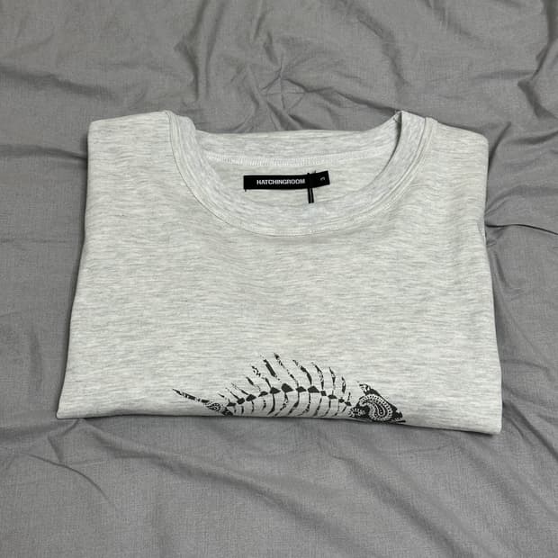 3) 해칭룸 본 피쉬 티셔츠 그레이