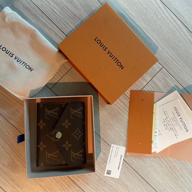 루이비통 빅토린 월렛 모노그램 로즈 발레린 M62360 지갑 판매합니다