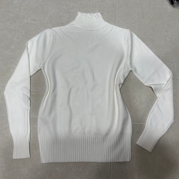 화이트 목폴라 니트 새상품
