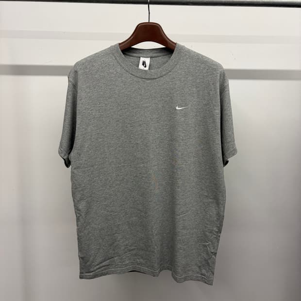 (XL) 나이키 NRG 스우시 티셔츠 반팔티 숏슬리브 다크 그레이 헤더