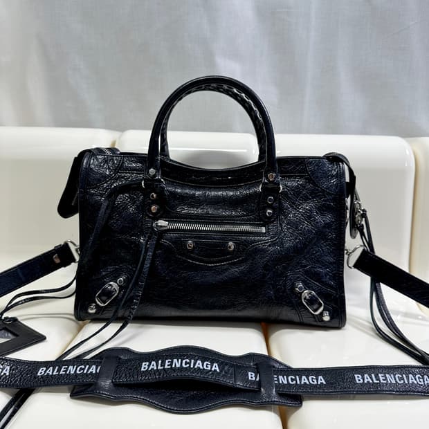 [SA 정품] 발렌시아가 시티 모터백 스몰 로고스트랩