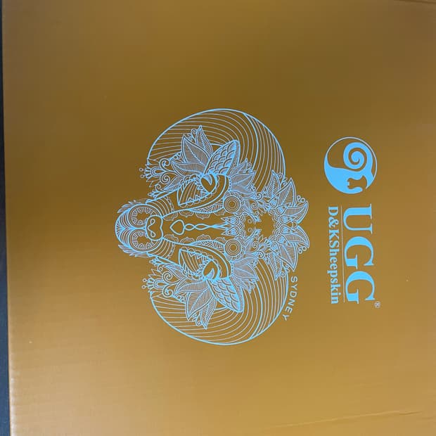 UGG D&K Sheepskin Sarine 클로그 새상품