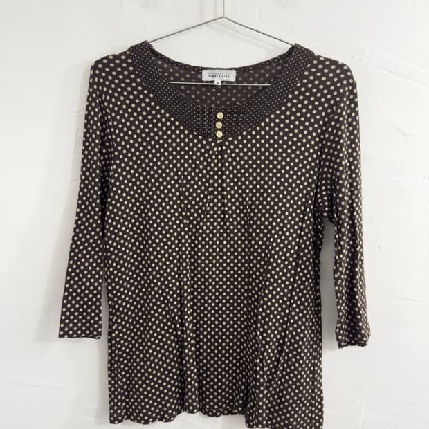 silple life brown dot top