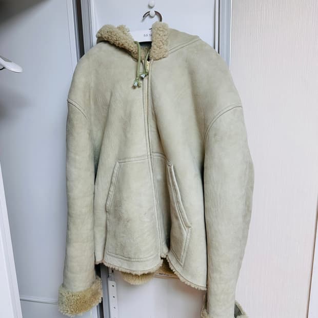 이지 시즌 4 쉐어링 무스탕 자켓 듄