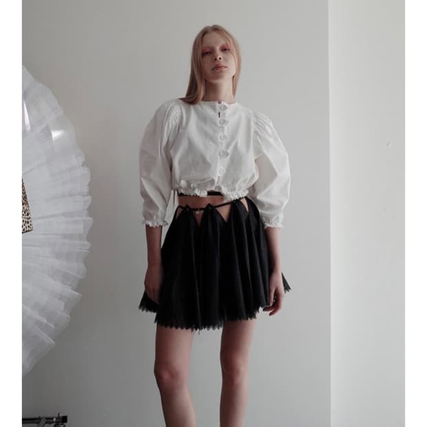 프레클 lace crop motive blouse