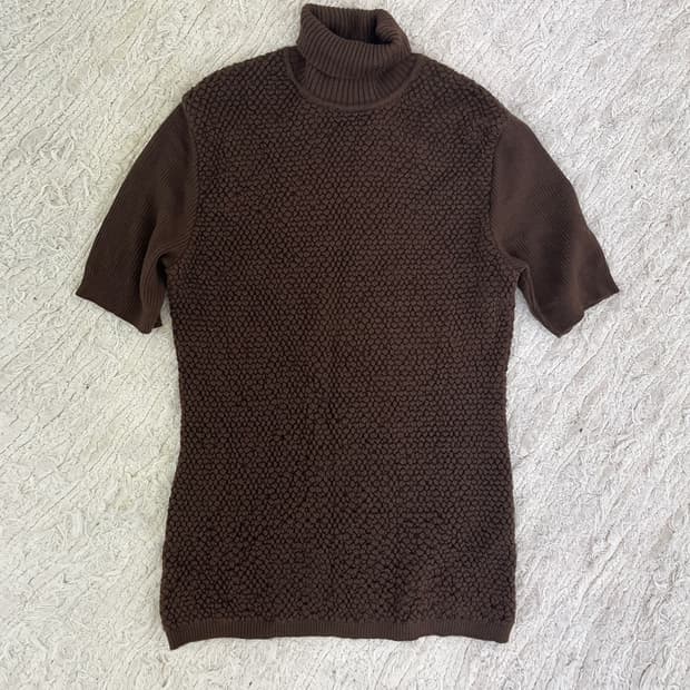 vintage acorn turtleneck knit top