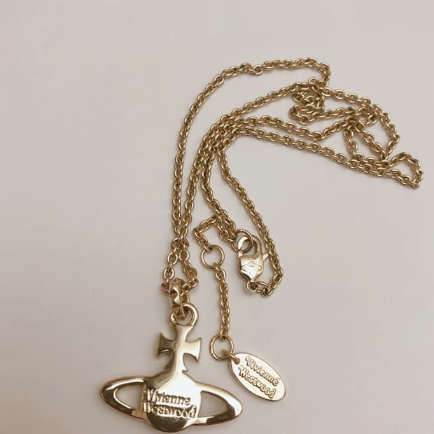 비비안 웨스트우드 메이페이어 바스 릴리프 목걸이