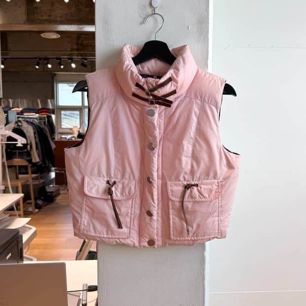 버버리 블루라벨 핑크 하이넥 패딩 베스트