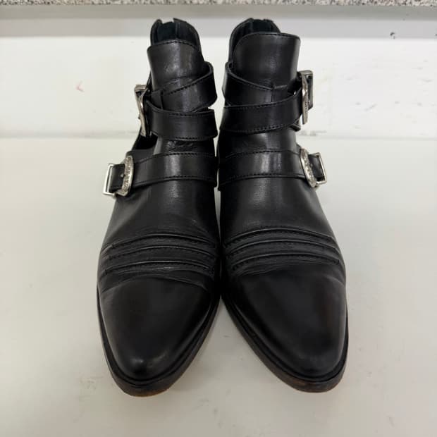 정품) 더쿠플스 한섬 여성 가죽 버클 장식 앵클 부츠 37