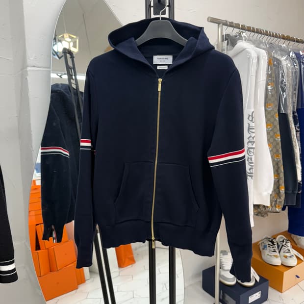 [4] 톰브라운 밀라노 암밴드 금장 후드집업