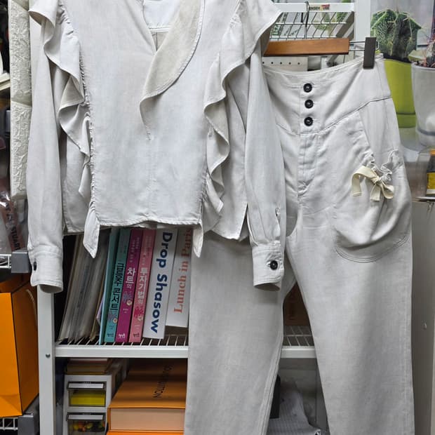 이자벨마랑 러플 블라우스 66 하이웨스트 팬츠 27 상하의세트 WM38