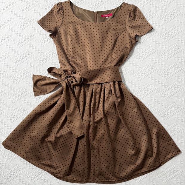 도트 패턴 세미 글로시 원피스