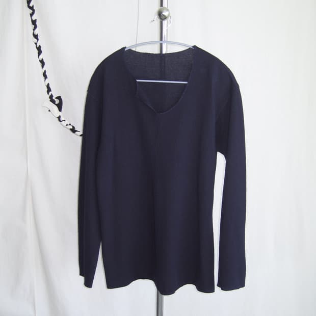 Comme des Garcons 비대칭 절개 니트 탑