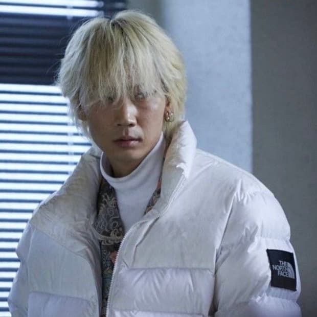 노스페이스 1992 눕시 올 화이트 M사이즈 패딩(야쿠자와 가족)