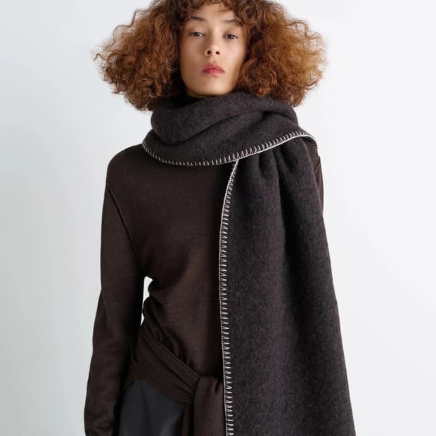 르메르 25fw COCOTTE FLUFFY 알파카 머플러/실 브라운