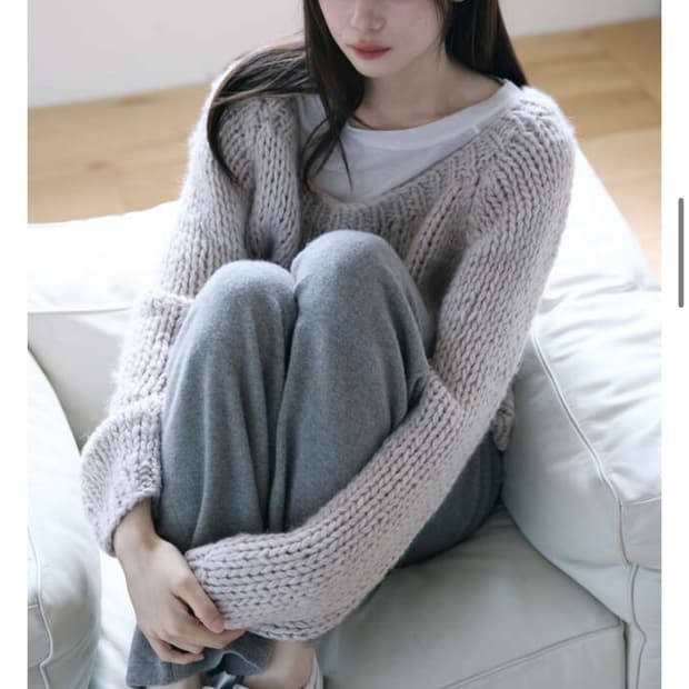 윤슬샵 라벤더 핸드메이드 스쿱넥 니트