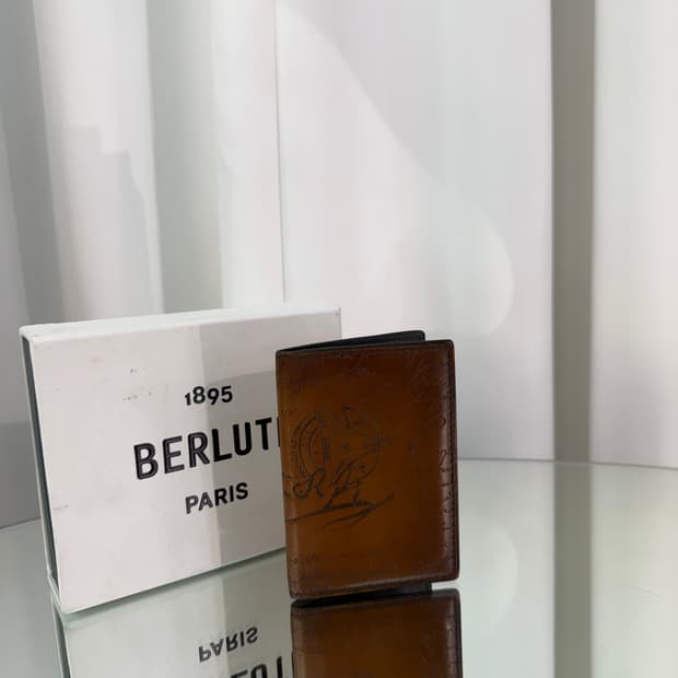 벨루티 스크리토 레더 플랩 카드지갑