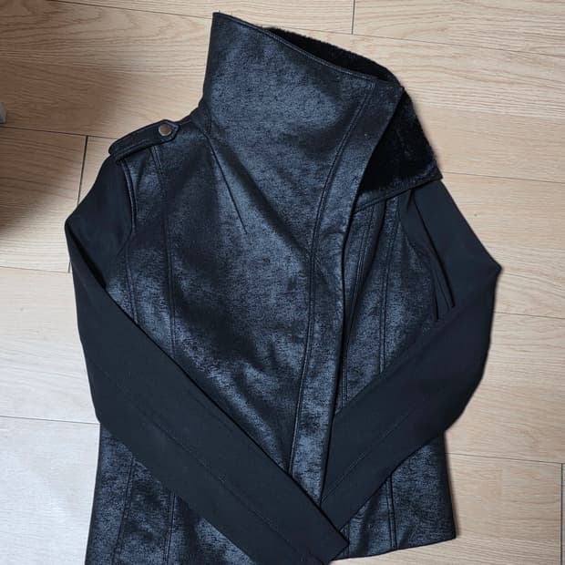 아르마니 익스체인지 하이넥 퍼 코튼레더 집업 자켓