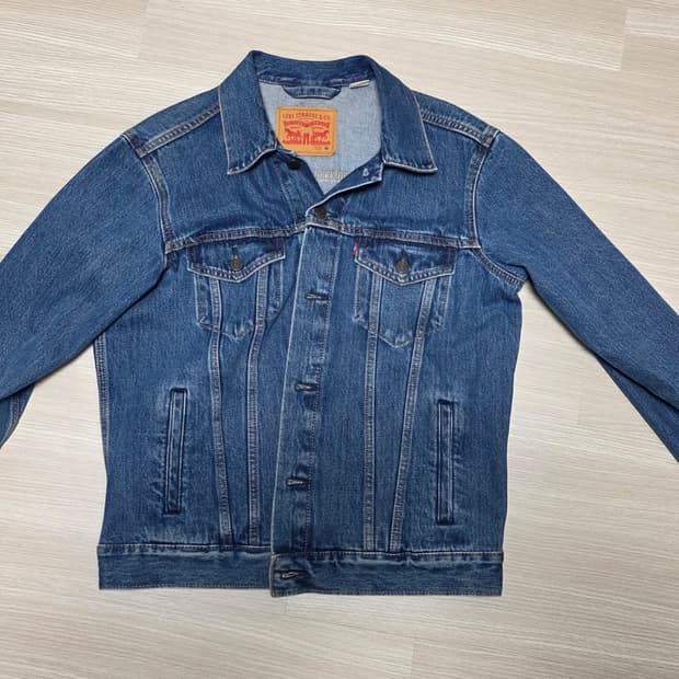 리바이스 3세대 데님트러커(청자켓) m사이즈 판매합니다