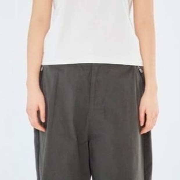 COYSEIO Curve Pintuck Pants