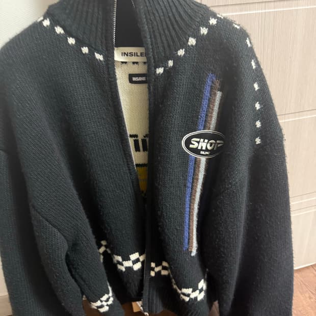 인사일런스 인세인개러지 니트집업