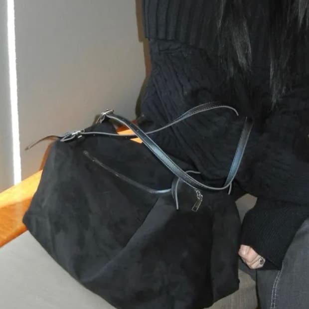 빅스퀘어 스웨이드 숄더백