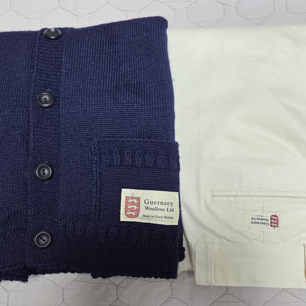 건지울른스 피셔맨 세트 판매 (가디건 44, 치노팬츠 32)