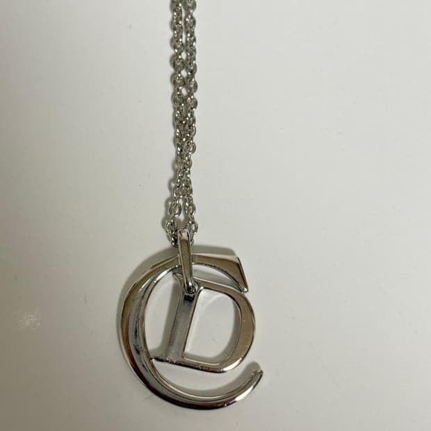 디올 목걸이