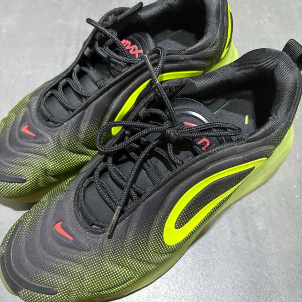 나이키에어맥스720 270사이즈입니다