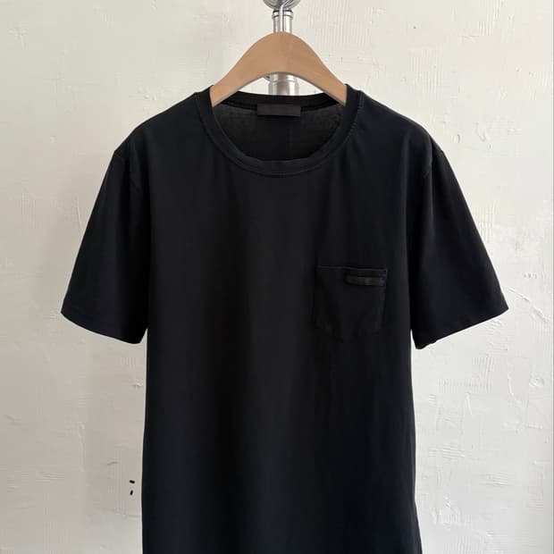 Prada 프라다 블랙 포켓 로고 티셔츠