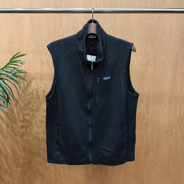 파타고니아 시그니처 플리스 집업 베스트 로고 패치 지퍼 포켓 디테일 블랙
