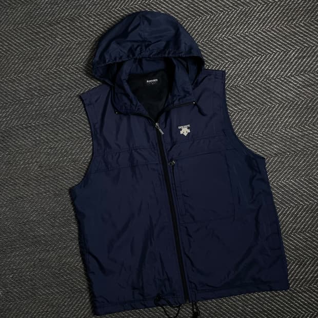 데상트 포켓 나일론 테크니컬 후드 베스트y 4776