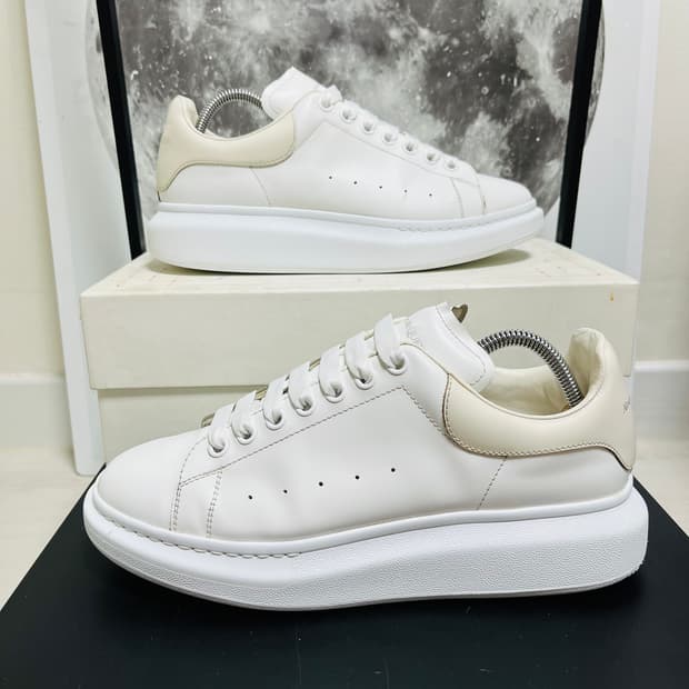 정품 43) 알렉산더 맥퀸 베이지탭 오버솔 스니커즈 275~280