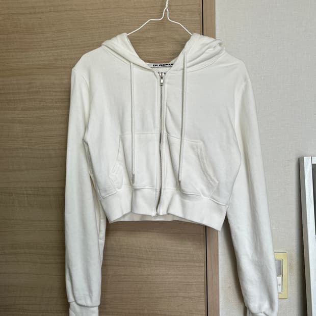 블랙업 크롭 후드집업 화이트