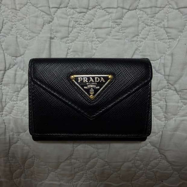 프라다 트라이폴드 지갑