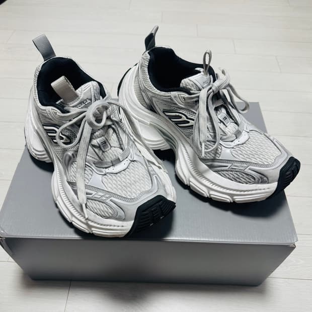 [40] 발렌시아가 10XL 화이트[사진 추가]