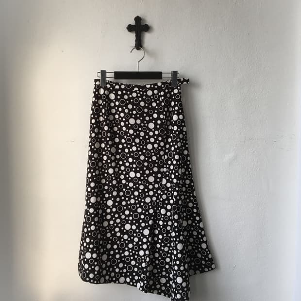 Dot pattern unbalanced drop point skirt