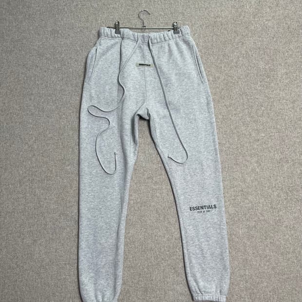 에센셜 그레이 조거 팬츠