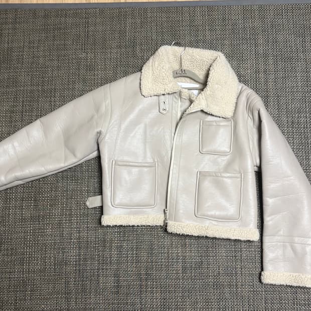 아이보리 무스탕