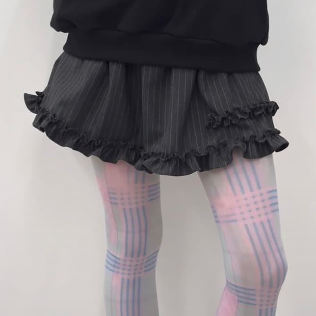 Striped Hem Ruffle Skirt [Charcoal]