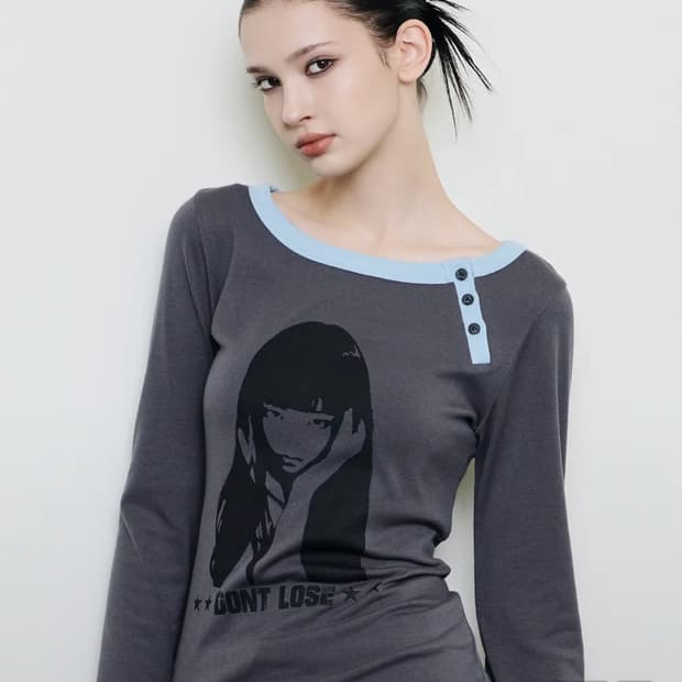 러브이즈트루 EV 버튼 롱슬리브 티 차콜