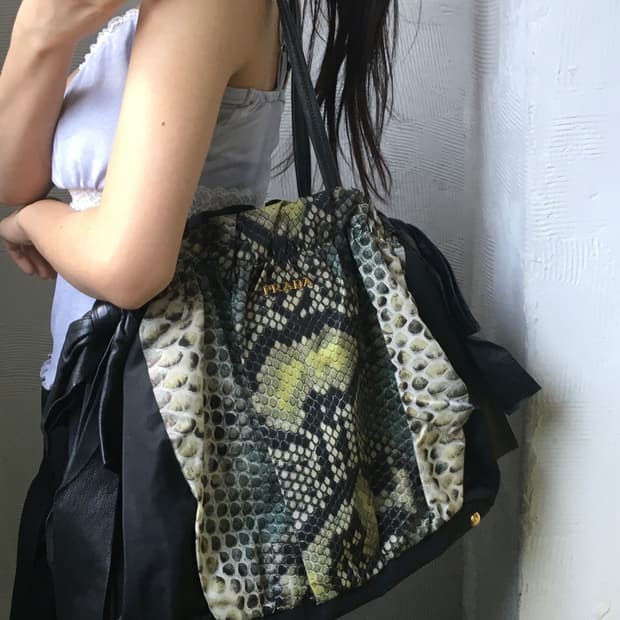 Prada 프라다 파이톤 프린트 나일론 숄더백 