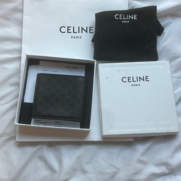 셀린느 트리옹프 반지갑 팝니다