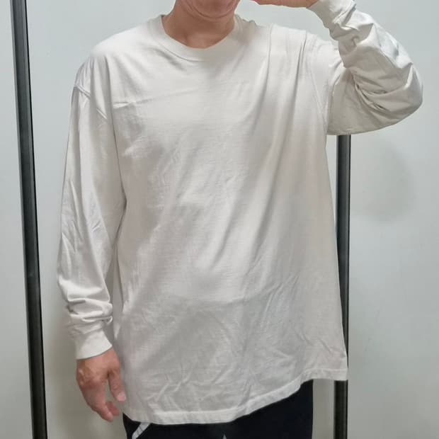 지오다노 오버사이즈 핏 롱슬리브 긴팔 티셔츠 아이보리