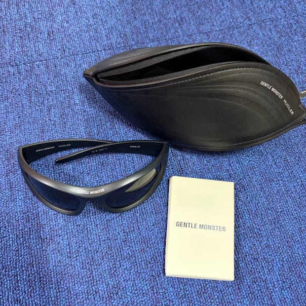 젠틀몬스터 뮈글러 스파이럴 02-M01