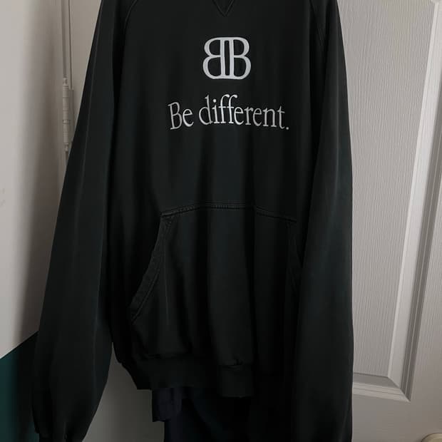 발렌시아가 비디프런트 후디 런웨이버전