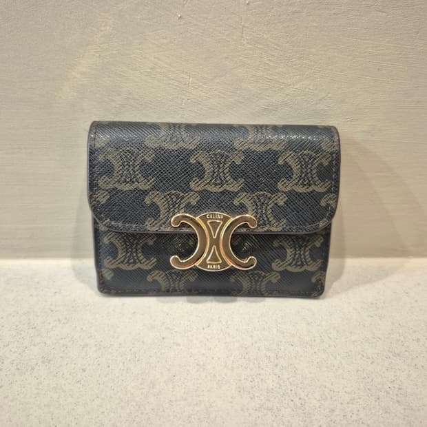 셀린느 정품 트리옹프 플랩 카드지갑 판매합니다