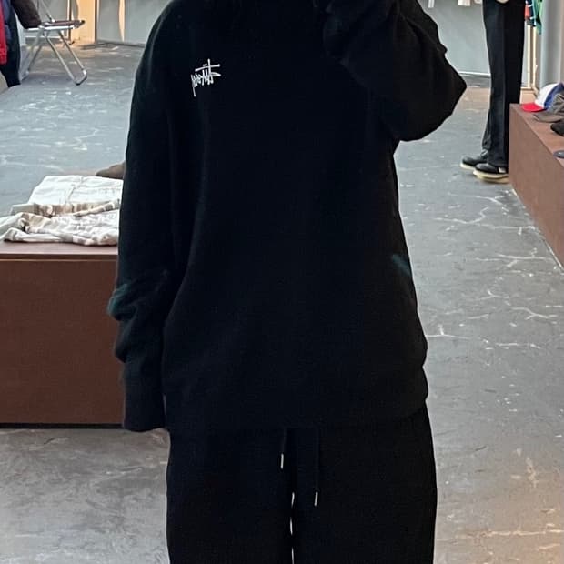 스투시 베이직 크루넥 블랙 맨투맨 H1364