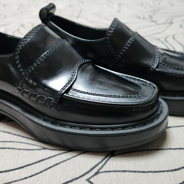 우영미 22시즌 블랙 로퍼 40사이즈 255~260