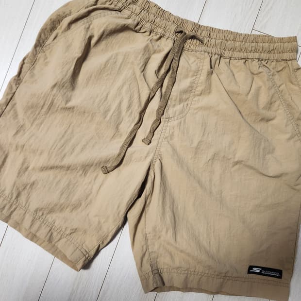 스케쳐스 퍼포먼스 베이지색 밴딩 반바지 사이즈32 L

사용감 좀 많아서